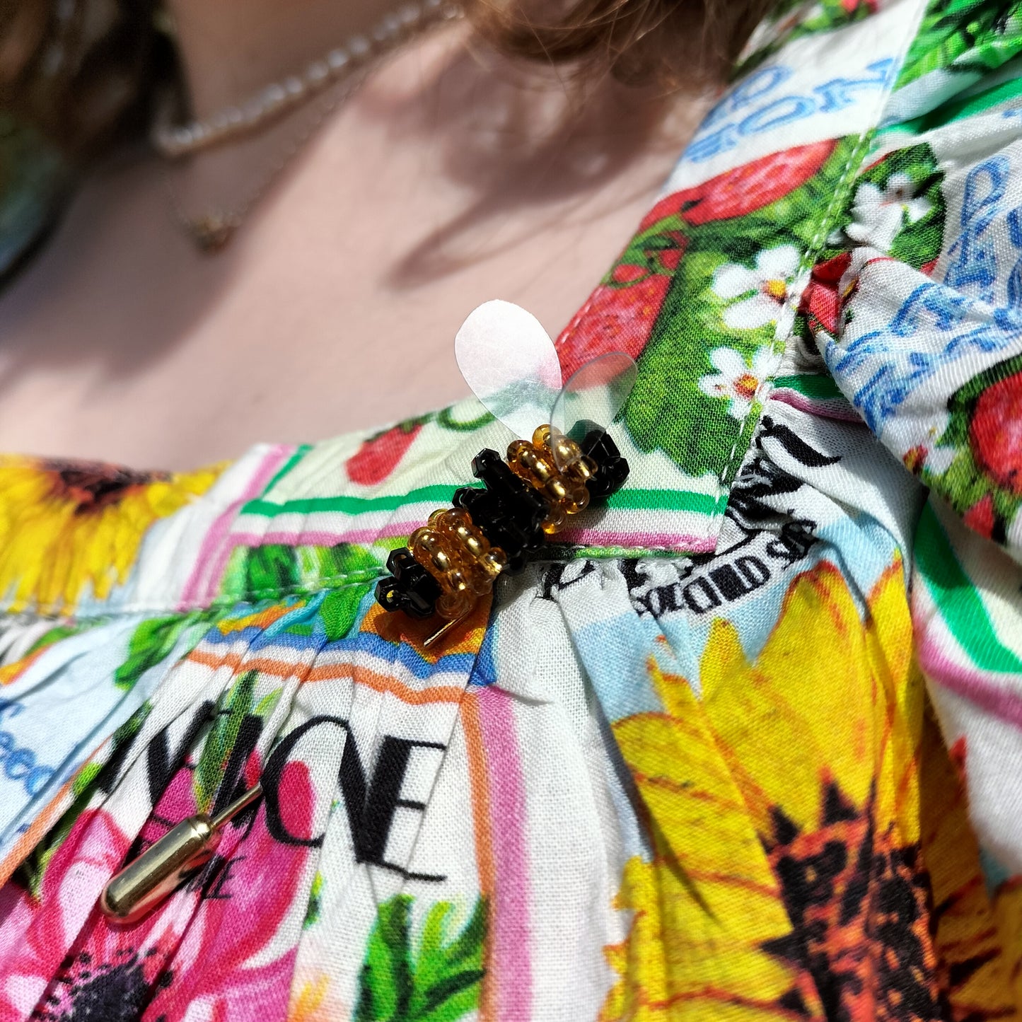 BUMBLE - Lapel Pin