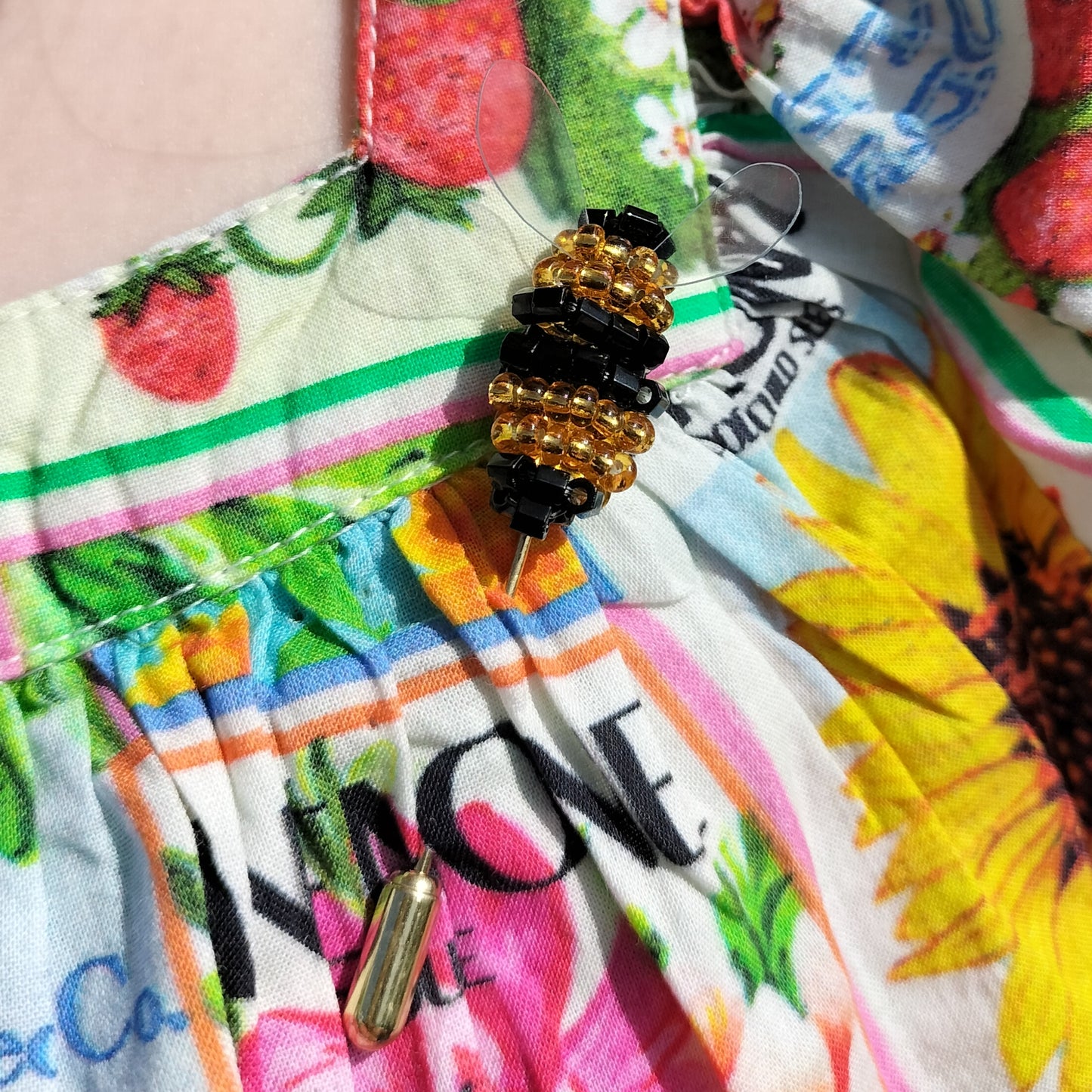 BUMBLE - Lapel Pin